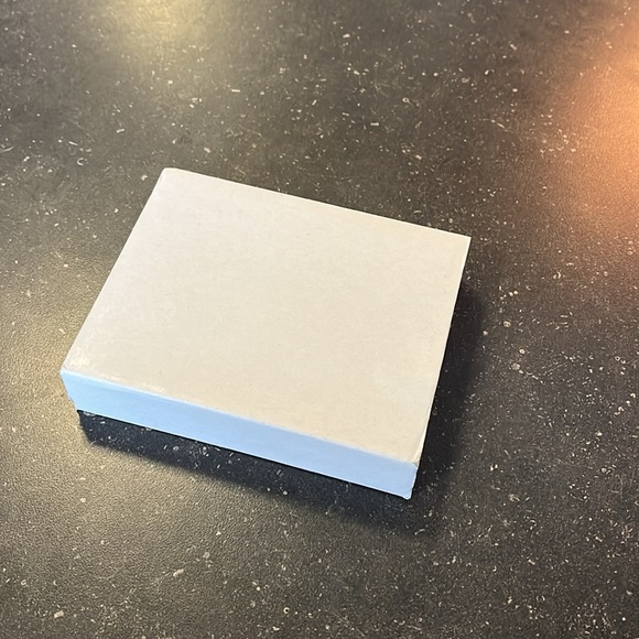 Perry Ellis Portfolio wallet with removable id sleeve in black leather. - Picture 5 of 5